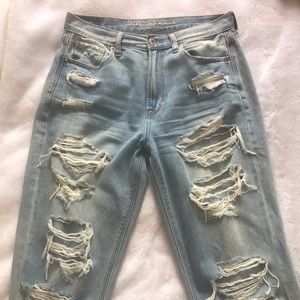 American eagle distressed Mom Jeans size 8
